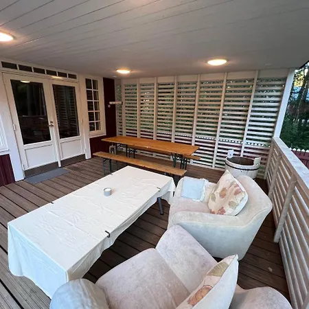 Gaesthuset Paradiset * 拿乌维