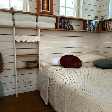 Gaesthuset Paradiset * 拿乌维